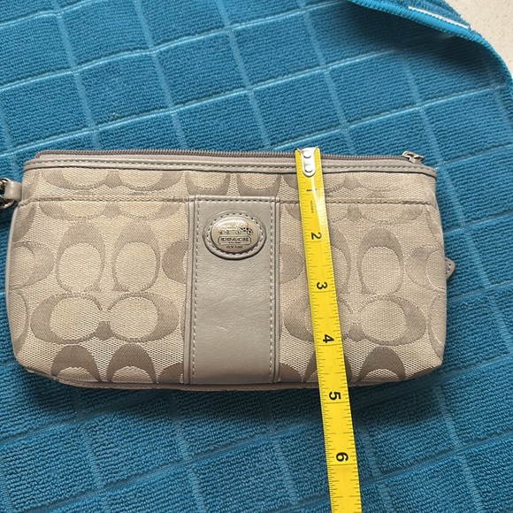 Coach wristlet - Picture 6 of 6
